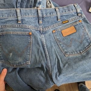 Wrangler 32 x 34 jeans